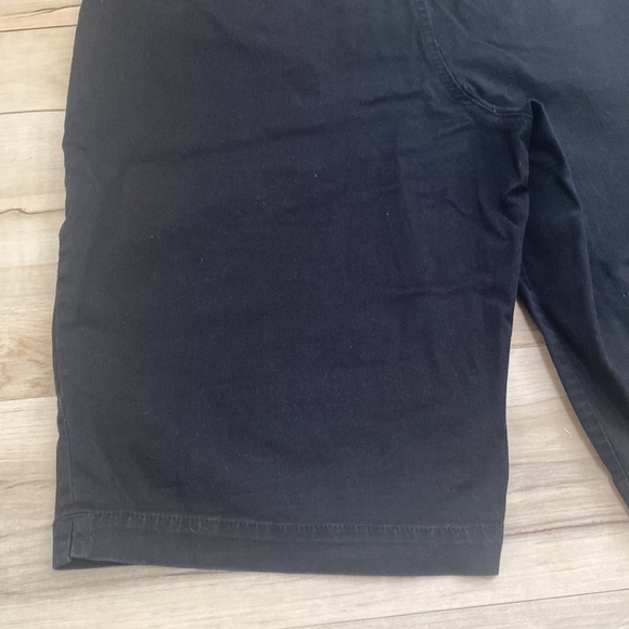 Gloria Vanderbilt Black Bermuda Shorts size 12. - Picture 7 of 8